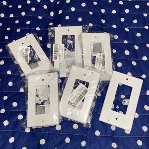 Set of 6 receptacle covers with LED night light